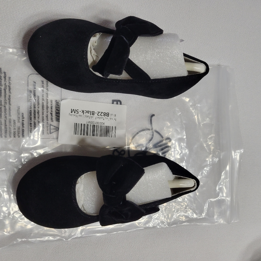 Toddler girl Felix and Flora size 5 black suede dress shie